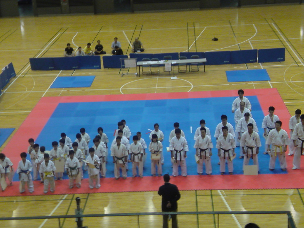 ���V���F�̐��E