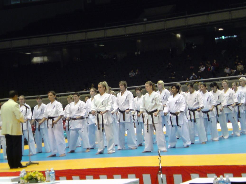 ���V���F�̐��E