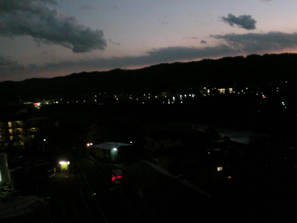 ���V���F�̐��E