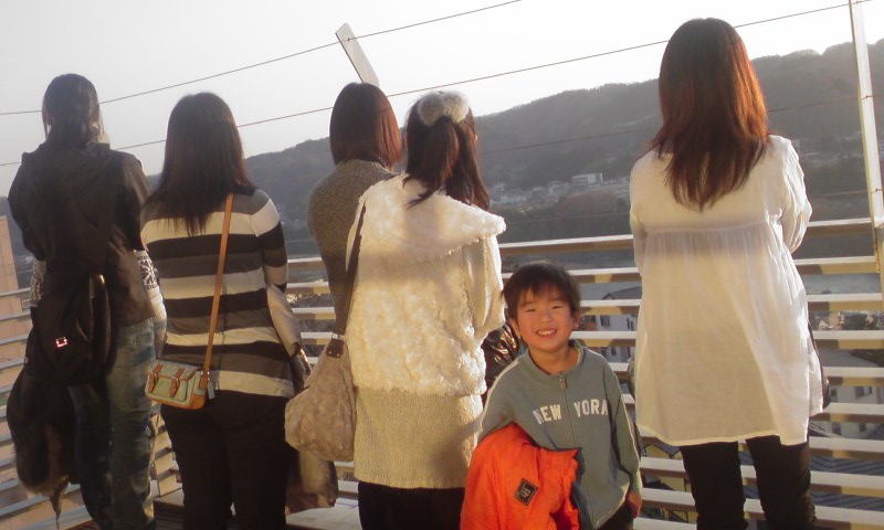 ���V���F�̐��E