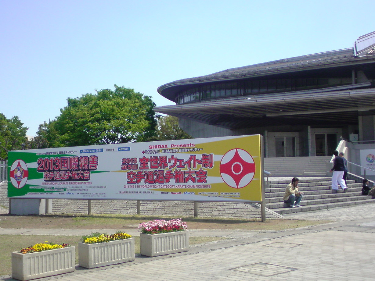 ���V���F�̐��E