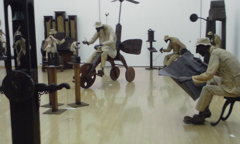 ���V���F�̐��E