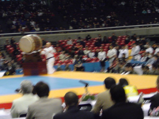 ���V���F�̐��E