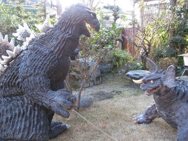 �S�W���𑢂�!�iBuild a Godzilla�j�M�j���[�����`�H�[