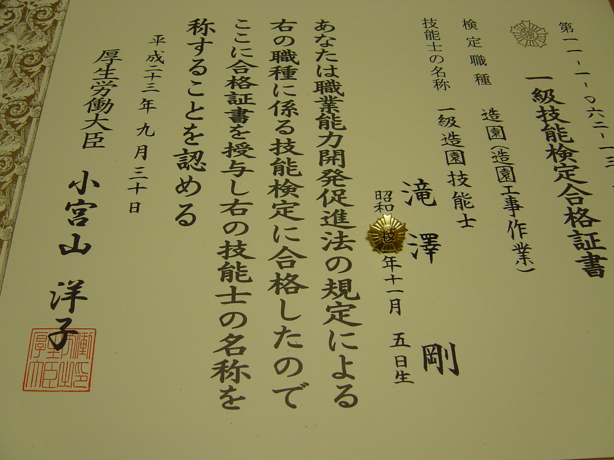 ���V����