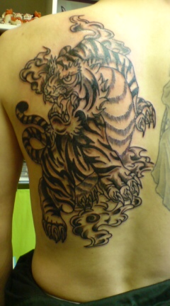 Tattoo Studio YOU              masa��-_-�ڂ₫