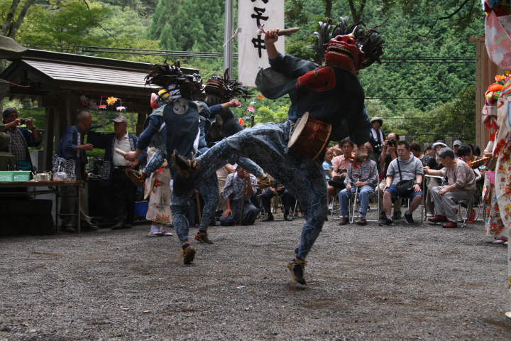 �� �� �T �� ��