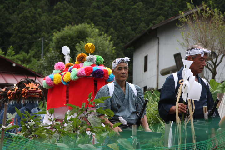 �� �� �T �� ��