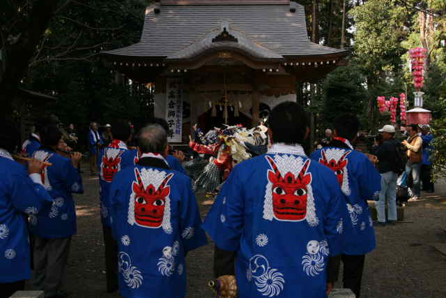 �� �� �T �� ��