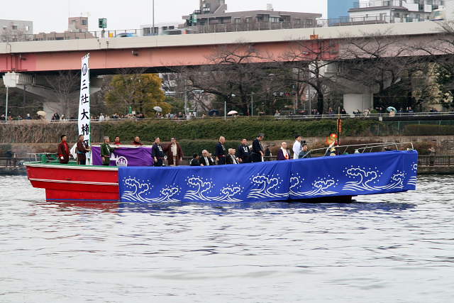 �� �� �T �� ��