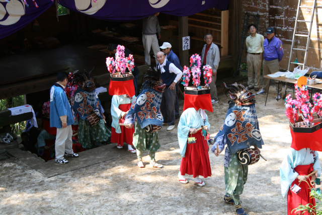 �� �� �T �� ��