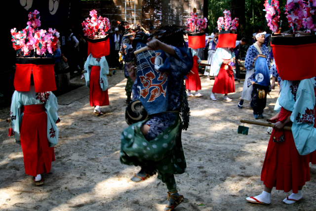 �� �� �T �� ��