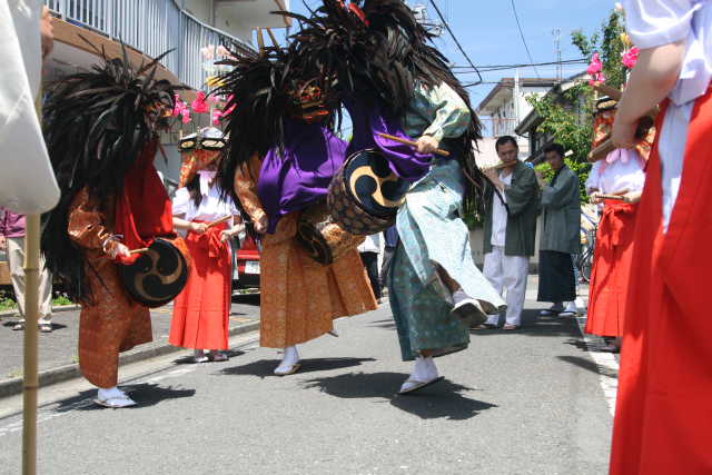 �� �� �T �� ��