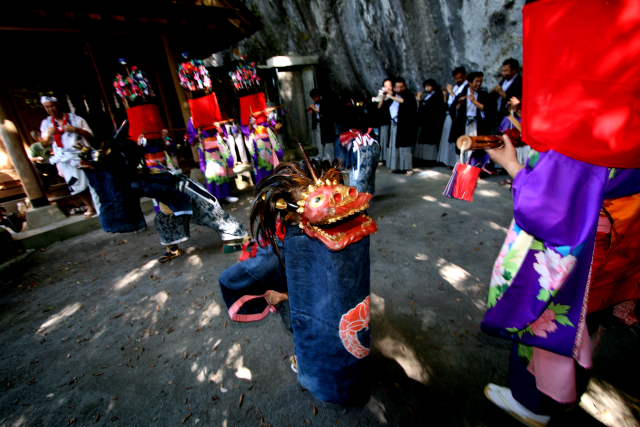 �� �� �T �� ��