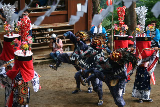 �� �� �T �� ��