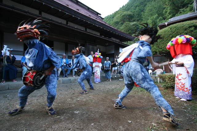 �� �� �T �� ��