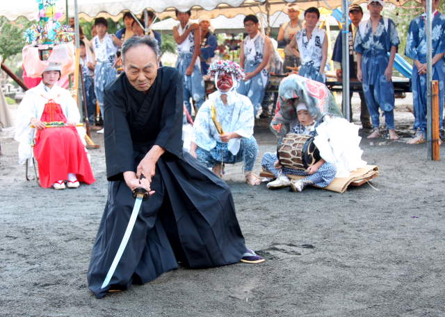 �� �� �T �� ��