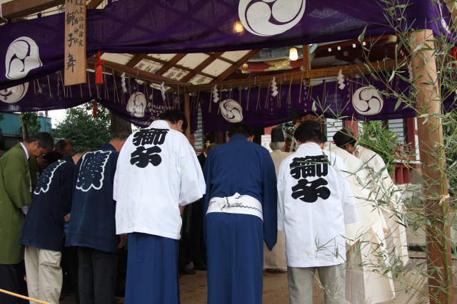 �� �� �T �� ��