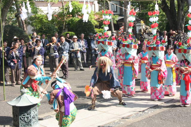 �� �� �T �� ��