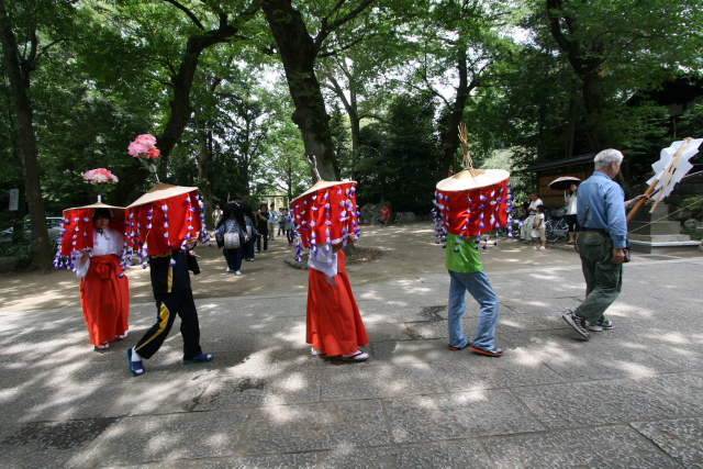 �� �� �T �� ��