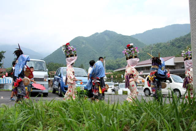 �� �� �T �� ��