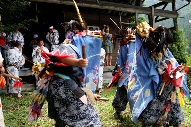 �� �� �T �� ��