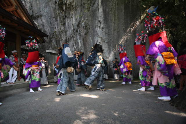 �� �� �T �� ��