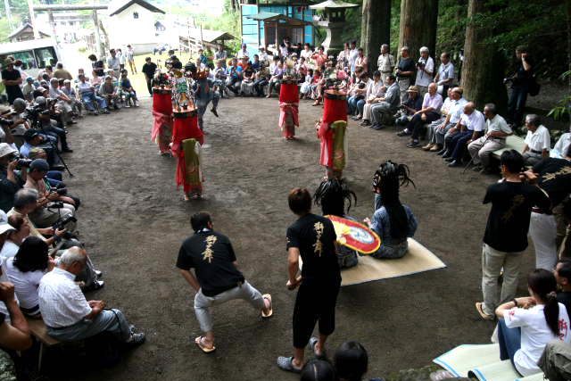 �� �� �T �� ��