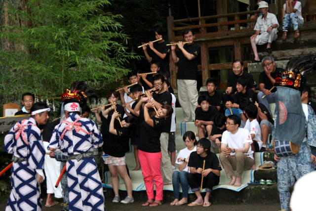 �� �� �T �� ��