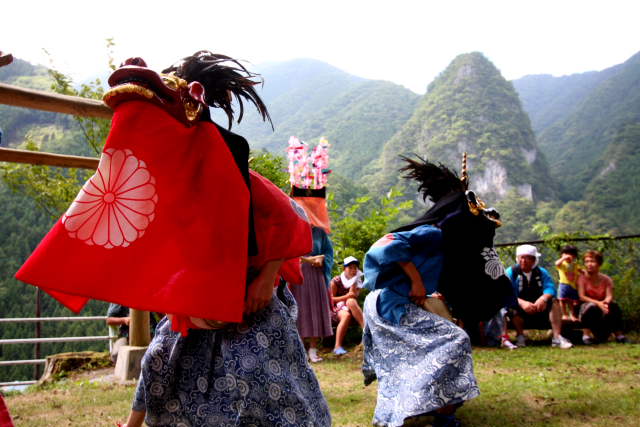 �� �� �T �� ��