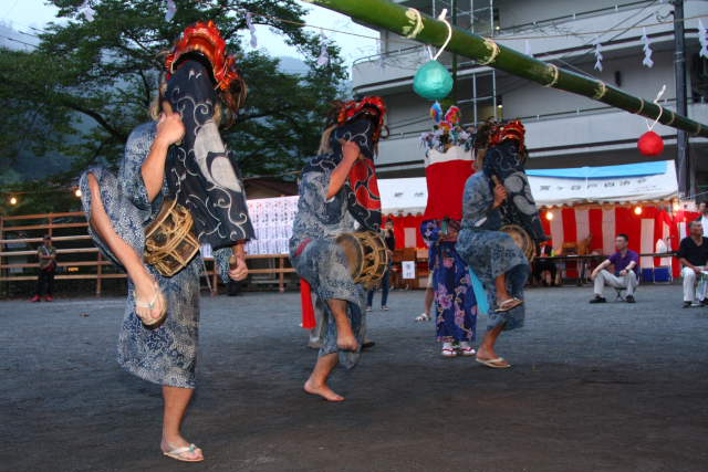 �� �� �T �� ��