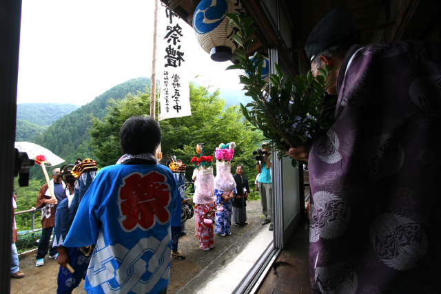 �� �� �T �� ��